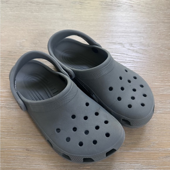 Crocs kids boys girls grey rubber clogs slides sandals shoes size 4.5 youth - Picture 1 of 7